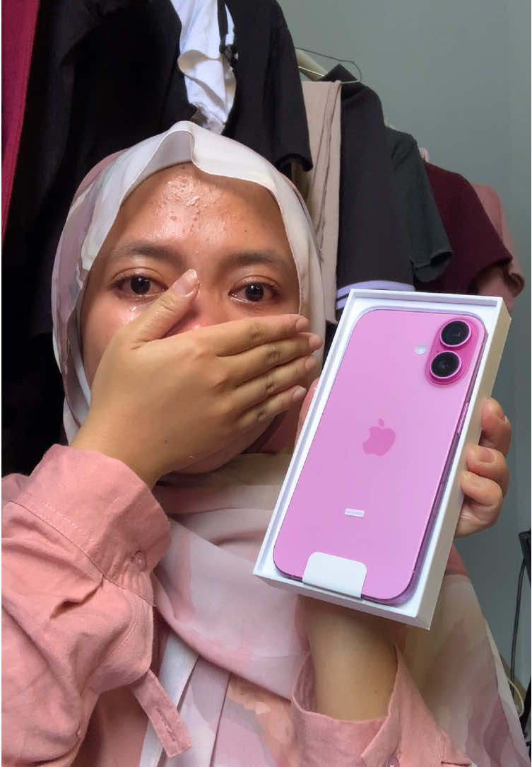 Allhamdulillah bisa sampai detik ini hasil doa dan dukungan orang tua🥹💗#masyaallahtabarakkallah #iphone16 #trend #masukberanda #fyp 