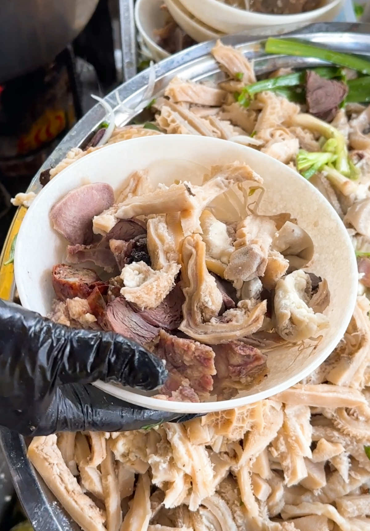 Cháo mắt bò mix nạm lòng bò thập cẩm – cái tên nghe lạ mà ăn vô là ghiền luôn ở Cháo Bò 99 nha 😋 Mắt bò béo nhẹ, nạm mềm tan, lòng giòn giòn – combo “gây thương nhớ” đúng kiểu vừa chất vừa tình, ăn tới đâu ấm bụng tới đó 🐮✨ Tô cháo nóng hổi, vị mặn mà chuẩn Huế, mà vibe quán thì lại đậm chất miền Tây – nghe đã thấy “du lịch vị giác” luôn rồi 😚 Team ăn sành, team ghiền món lạ, hay team thân cốt rủ nhau xả stress cuối tuần – kéo liền qua Cháo Bò 99 trải nghiệm nha 💫 Quán lúc nào cũng đông vui, không khí dễ thương, ăn xong kiểu lòng ấm mà miệng cũng cười 😄 👉 Ghé thử một lần, rồi hiểu sao dân tình lại nói: “Cháo Bò 99 – ngon tới ký ức!” 💕 #chaobo99 #ancungtiktok #LearnOnTikTok #xuhuongtiktok #riviewanngon 