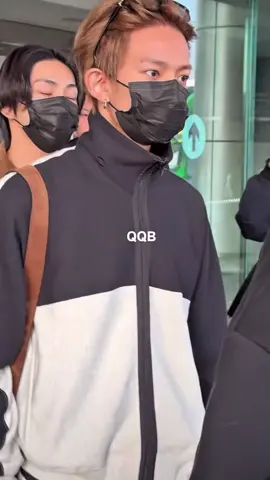 Maaf Seung dirikuh salfok sama jerawat yang nemplok di pinggir alis 🤧 #heeseung #enhypen #engene 