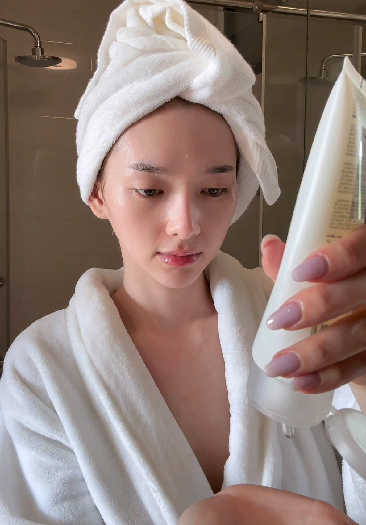 Bí quyết làm sạch êm ái cho ngày da khó chiềuuuu của Bong 😙 #babe #suaruamatbabe