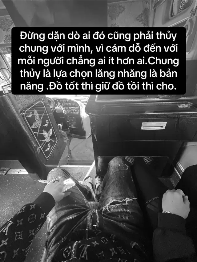 Đừng dặn dò ai đó cũng phải thủy chung với mình, vì cám dỗ đến với mỗi người chẳng ai ít hơn ai.Chung thủy là lựa chọn lăng nhăng là bản năng .Đồ tốt thì giữ đồ tồi thì cho#xuhuongtiktok #fly #xuhuong 
