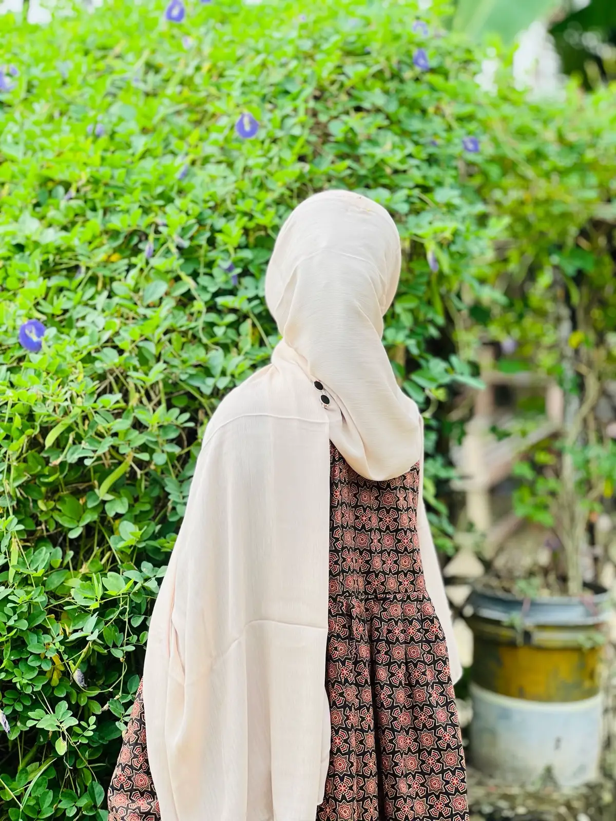 যে থাকার সে তো এমনে থাকবে যে মানিয়ে রাখার সে এমনে মেনে নিবে❤️#unfrezzmyaccount🙏🙏 #unfrezzmyaccount #viralvideo #tiktok # Kurti from: Fb page Floret  Hijab from: The hijab book🩶