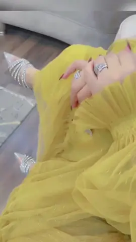 مـن عرفتك مـا عـرفت الا الموده وفـي وصـالك مالقيت الا السعادة ينشرح صدري بشوفك و انطرب به و الخـفـوق ابسمـتك عيّـن مـراده