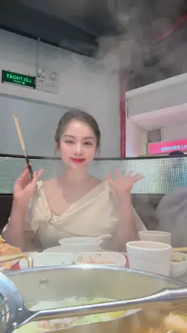 Sao lại còn sót lại trong máy chiếc clip này chứ 😆😆