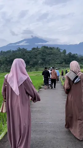 🤍 #haul #mbahnurwalangsanga #pemalang24jam #pemalang #masyaallahtabarakkallah #fyppppppppppppppppppppppp #abaya 