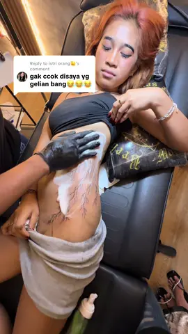 Replying to @istri orang🫨 bus yg faham aja #tattoo  #fypシ゚ #promomakanharian 