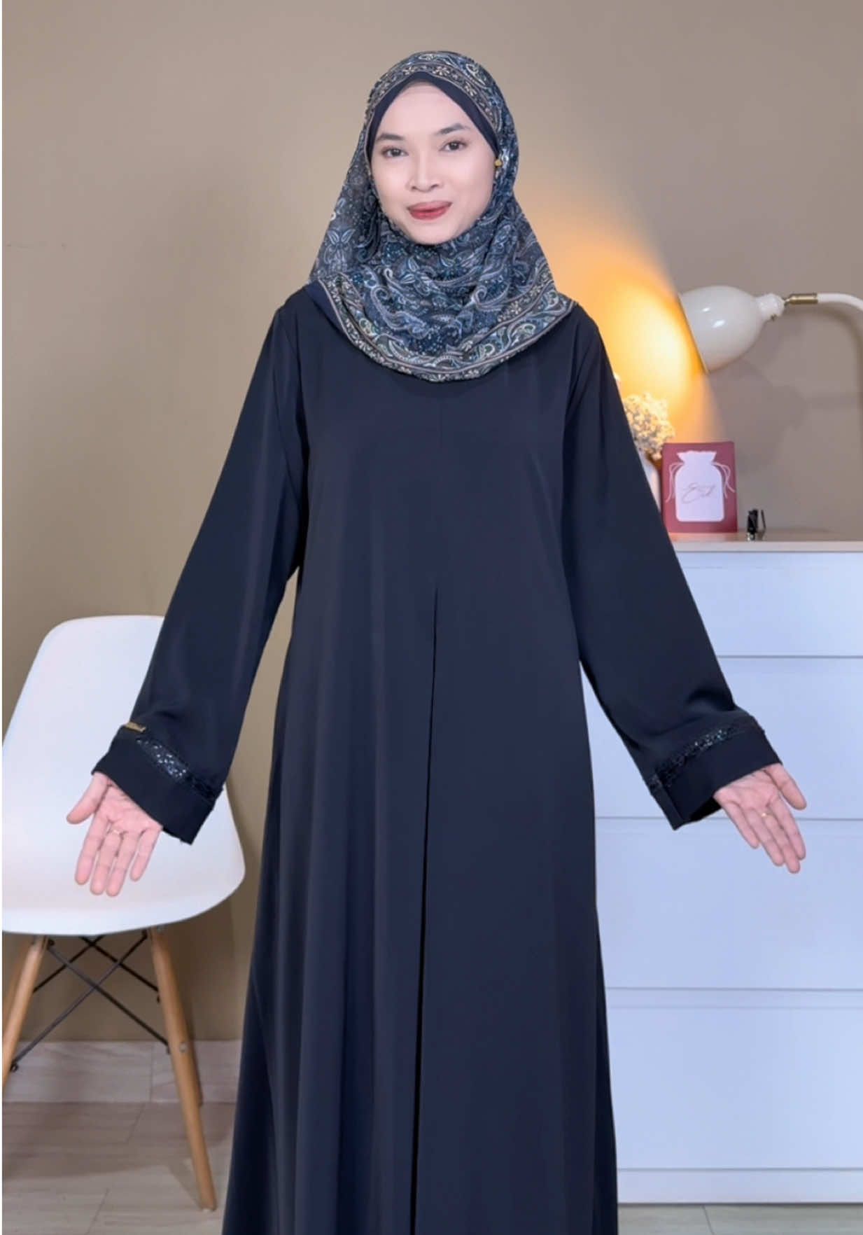 Day One Lebaran nanti pasti adem seharian 🥹🤍 #abaya #abayahitam #abayapremium  #lebaran2026 