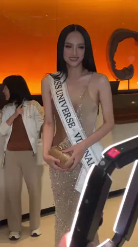 Nguyễn Hương Giang - Việt Nam Outfit ngày trao sash của Miss Universe 2025 #huonggiang #missuniverse #vnshowbiz #missuniversevietnam #vnshowbiznet 