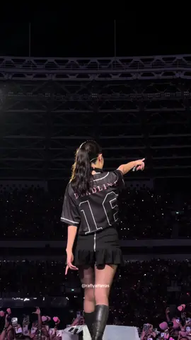 Childhood dream fulfilled👼🏻 #kimjisoo 