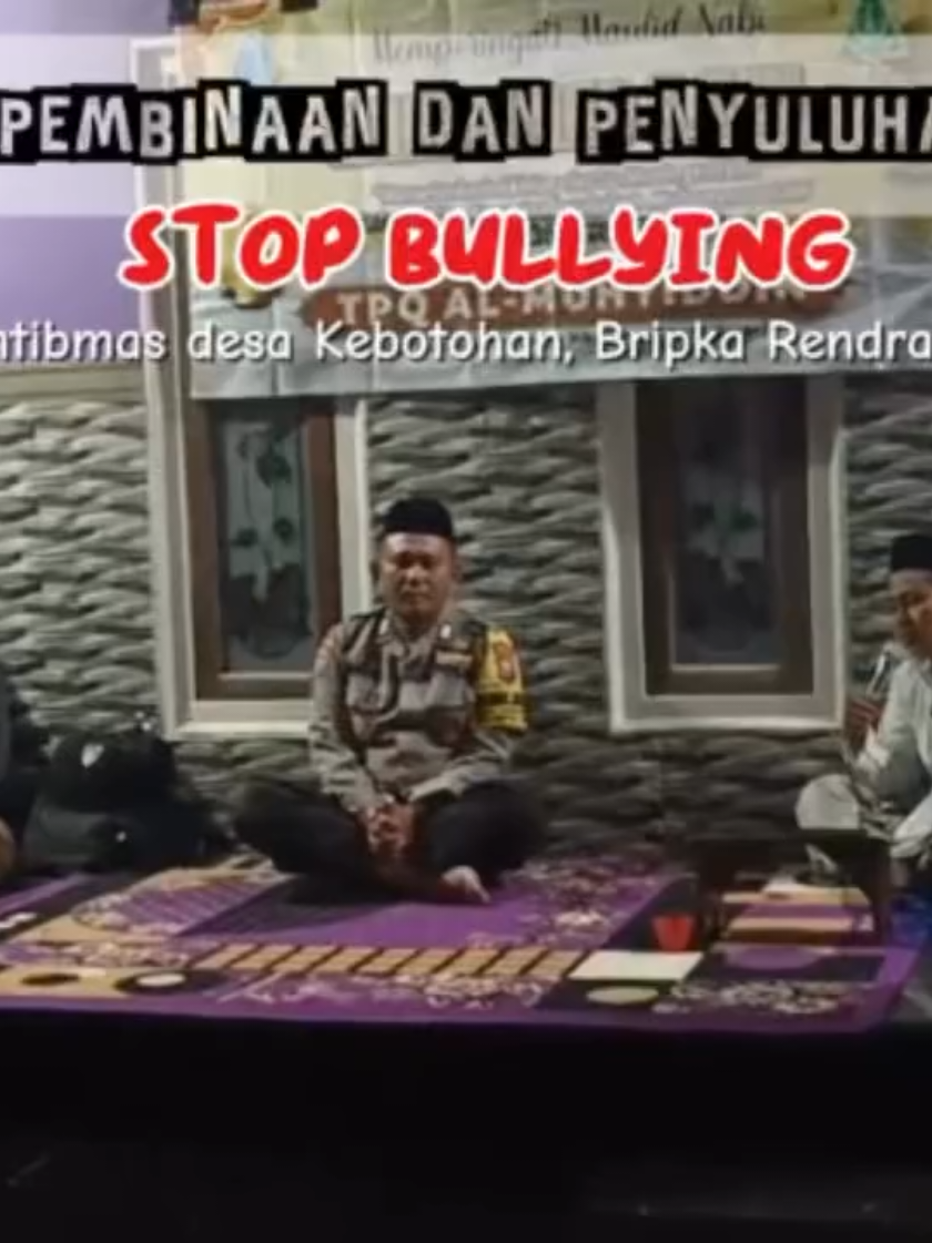 Bhabinkamtibmas Desa Kebotohan Melaksanakan Pembinaan dan penyuluhan stop bullying kepada santri TPQ Al Muhyiddin Desa Kebotohan Polsek Kraton Polres Pasuruan Kota