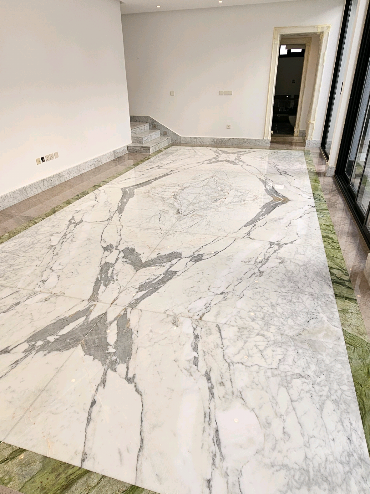 جلي وتلميع وعزل ارضيات ودراج ونعلة رخام ستواريو ابيض ايطالي.0505400957📞مزايا 