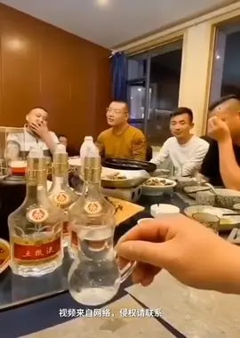 During our drinking session, I told my friends — once I finish this jug, don’t believe anything I say in the next 20 minutes… and if I say “let’s go,” we better not go! 😂🍻 Masa minum tadi, aku dah cakap dengan kawan-kawan — lepas aku habis jag ni, jangan percaya apa aku cakap, kalau aku ajak pergi mana-mana, jangan ikut! 🤣 聚会喝酒时我跟朋友说：“等我喝完这壶，二十分钟内我说的话都别信，我说‘走’，你们就别走！”🥴 #FunnyMoments #DrinkingStory #PartyVibes #FriendshipFun #搞笑瞬间