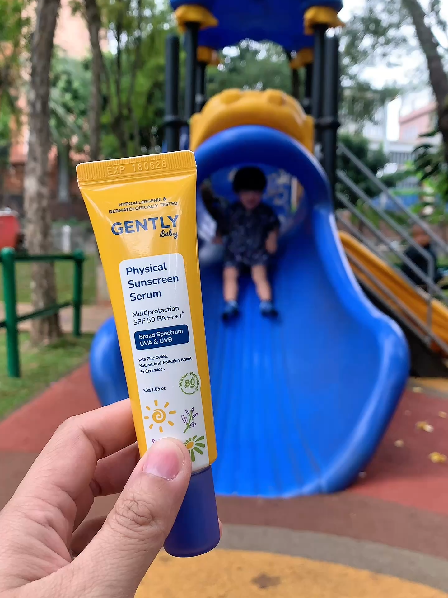 Jangan pernah lupa untuk pakaikan Physical Sunscreen Serum dari GENTLY Baby, apalagi untuk anak yang lagi aktif-aktifnya main di luar ya, Ma! 😍☀️ #makintenang #gentlybaby #gentlyindonesia
