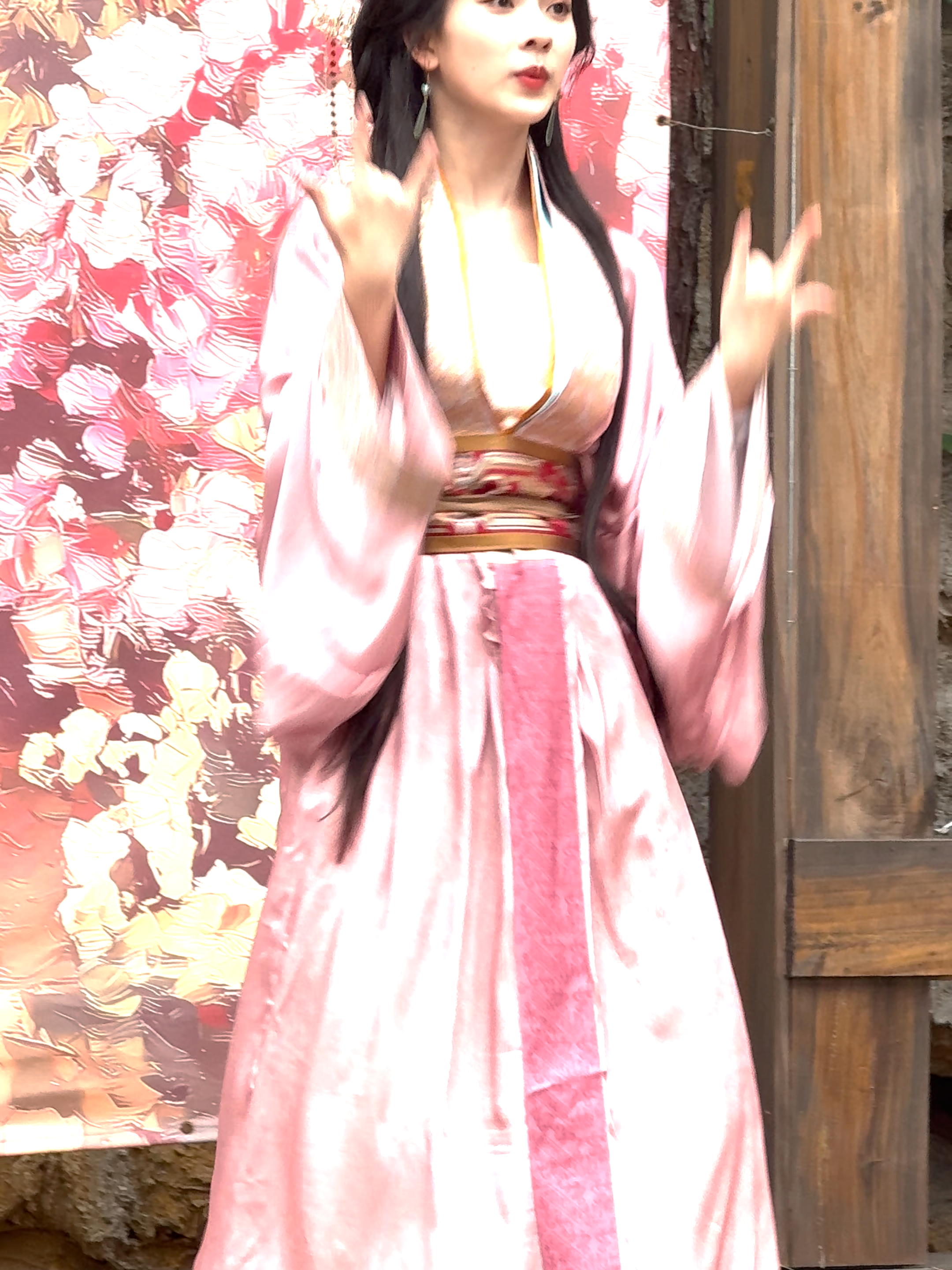 你们爱看的小甜跳舞来喽#杭州乐园 #杭州乐园奇遇夜 #奇遇狂欢节 #古装造型 #万万没想到