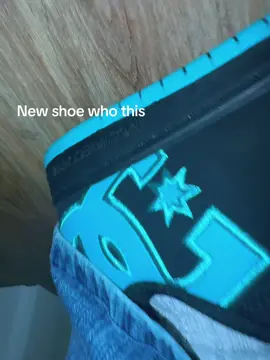 Sorry guys dropped my wallet love when  bf spends all his money on me I love it I love it #dcshoes #blue #feet #i❤️mybf #fortnite 