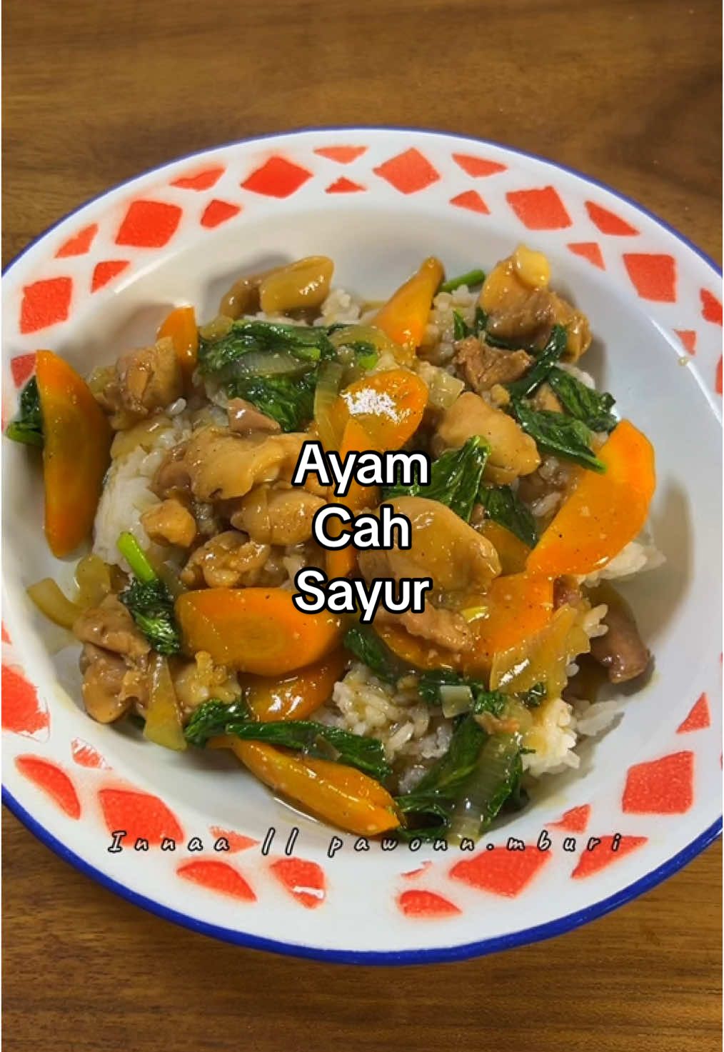 Ayam cah sayur. ✨ Kalau bisa sayurnya yg lengkap ya bun. Save dulu buat ide masak nanti. Bahan: - 500 gram ayam - garam - lada - saus tiram Seasoning: - 1 sdm saus tiram - 1 sdm kecap asin - 2 sdt bawang putih bubuk - 1/2 sdt lada bubuk - 1/4 sdt garam - 1 sdt gula - 100 ml air Bahan: - 1/2 buah bawang bombai - 1 buah wortel - 150 gram sawi putih  - 100 gram sawi hijau - 25 gram jamur kuping  - larutan maizena