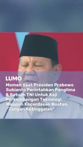 Presiden Prabowo Subianto memberikan arahan tegas saat memimpin upacara peringatan Hari Ulang Tahun (HUT) ke-80 Tentara Nasional Indonesia (TNI) di Monumen Nasional (Monas) pada 5 Oktober 2025. Dalam pidatonya, Prabowo memerintahkan TNI untuk segera beradaptasi dengan perkembangan teknologi modern, termasuk teknologi siber dan Artificial Intelligence (AI), demi memodernisasi organisasi militer. ​Presiden menginstruksikan Panglima TNI dan para kepala staf tiap matra untuk terus mengkaji perkembangan teknologi dan sains terbaru. Selain itu, Prabowo juga meminta agar organisasi yang dianggap usang segera diganti dengan struktur yang lebih relevan dan tepat bagi kepentingan bangsa. ​Lebih lanjut, dalam rangka seleksi kepemimpinan di TNI, Prabowo secara khusus memberikan izin kepada Panglima TNI dan kepala staf untuk tidak lagi terlalu memperhitungkan senioritas. Ia menekankan bahwa faktor yang paling utama dalam seleksi haruslah prestasi, pengabdian, dan kecintaan terhadap tanah air. Prabowo menegaskan bahwa tugas yang diemban TNI tidak ringan sehingga memerlukan kepemimpinan yang terbaik. ​Upacara HUT ke-80 TNI di Monas ini melibatkan puluhan ribu prajurit dari tiga matra (Darat, Laut, dan Udara) serta ratusan Alat Utama Sistem Persenjataan (Alutsista). Acara tersebut turut dihadiri oleh jajaran menteri Kabinet Merah Putih serta mantan presiden dan wakil presiden. gimana menurut kalian? #prabowosubianto  #tniindonesia🇮🇩  #beritapolitik  #beritaterkini  #lumomedia  🎥: Sekretariat Presiden 