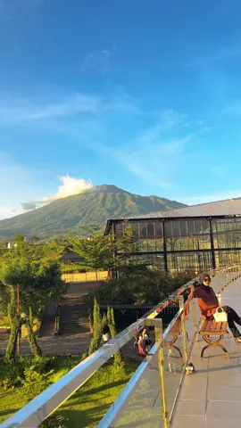 Senja-nya cantik, tapi percuma kalau ngga dateng sama kamu😍 More info klik link di bio! #malangskyland #wisatamalang #malang #fyp #exploremalang 