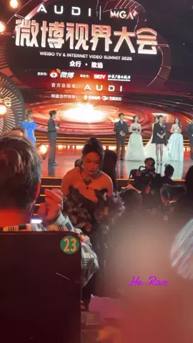 ANO YAN ninja moves? Hindi talaga mapakali si DD likot ng pwet Yan ung bumalik nag over the Bakod Siya sa likod naman dumaan hahahaha  Wait tuloy Ang video pag alis ni YY diba yung mata niya sa way ni Yueyue 🤣🤣🤣 Gil na Gil si DaomingSi 😂😂😂 hanap si Shancai king saan na iisa lang nag post nito sa Rednote kayo na humusga  #dylanwang  #Shenyue  #Dyshen  #meteorgarden2018  #fyppppppppppppppppppppppp 