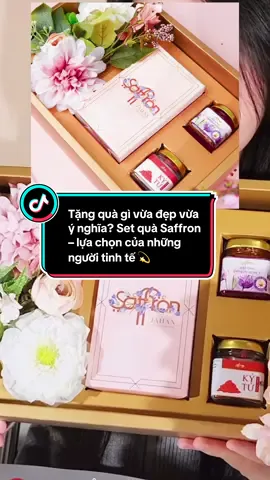 🎁 Bí quyết chọn quà 20/11 tinh tế, thiết thực.  Trong mùa tri ân 20/11 này, gợi ý đến anh/chị set quà quà sang trọng, tinh tế và đầy ý nghĩa để gửi lời cảm ơn chân thành đến những người thầy, người cô đáng kính. 🎁 Saffron Jahan quý giá, giàu Crocin và Safranal, hỗ trợ cải thiện giấc ngủ, giảm stress và làm sáng da - món quà phù hợp với thầy cô sau những giờ giảng dạy căng thẳng. 🌟 Tiện lợi để thầy cô pha trà Saffron mang theo tới lớp, giúp giữ ấm cổ họng và duy trì tinh thần tỉnh táo. Thiết kế sang trọng, lịch sự, với túi hộp đầy đủ và thiệp chúc tinh tế giúp món quà thêm trọn vẹn và trang nhã, là lựa chọn hoàn hảo để anh/chị trao quà sức khỏe, gửi lời tri ân chân thành đến thầy cô mùa tri ân này.  Anh/chị tham khảo nhé ạ. 💛#saffron #nhuyhoanghetay #tâmtừbi77 #setqua20_11 #trangungon 