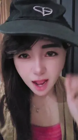 Ayang smgt kerjanya smgt cari uangnya 🤣 ingat ada janda yang harus di halal kan 🤣🤭#comedi #viraltiktok #Astine #fypシ 