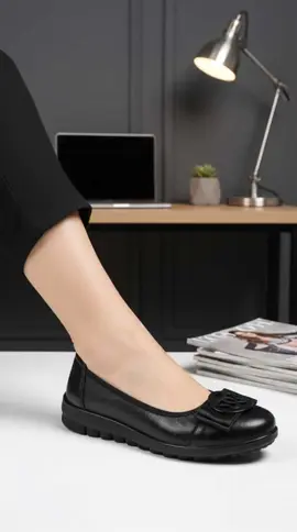 “Sepatu yang lagi rame banget di FYP! 😍 Desainnya elegan tapi tetap ringan — cocok buat ngantor, jalan, atau nongkrong 💕 Jangan tunggu sold out, buruan check out sekarang!🔥” #SepatuWanitaKekinian #OOTD2025 #ViralShoes #FashionCewek #TrenWanita 