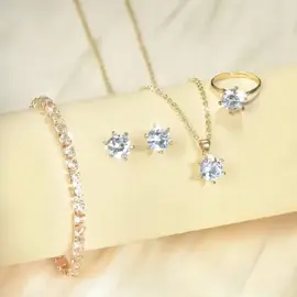 Elegância em cada detalhe! 🤍 O novo conjunto de joias com pérolas traz colar, brincos, pulseira e anel em um design sofisticado e atemporal. Perfeito para realçar sua beleza em qualquer ocasião! 🌷✨💍  #JoiasFemininas #ConjuntoDePérolas #ElegânciaFeminina #BelezaClássica #EstiloComLuxo 