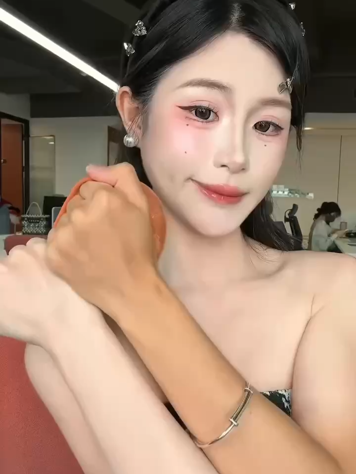 Real-life beauty filter 😍 kulit auto cerah & lembap seketika!#toneup #bodyserum #wangiseharian