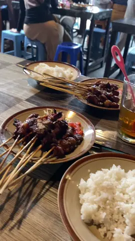 sate kambing pak pur with you , misalnyaa 🙌🏻 #tawangmangu #foryou #satekambing 