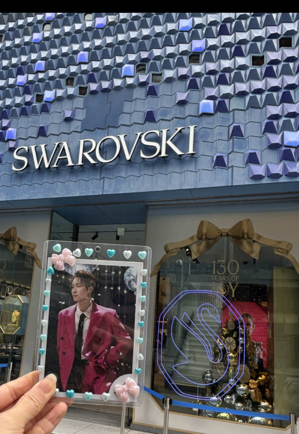SWAROVSKI銀座店さんで 翔太くんが着用していた ネックレスを購入💙 いくつか候補があったので 気になるものは試着してから 決めました︎💕︎ これ着けて来月は SWAROVSKI カフェ☕と 東京ドームに行くよ💙💍 早く翔太くんに会いたい☺️💙 #SWAROVSKI  #SWAROVSKI銀座 #渡辺翔太  #SnowMan ⛄️ #スノ担 ⁡ ⁡⁡