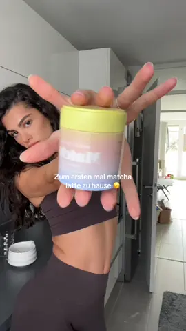 #creatorsearchinsights iced matcha latte ich hab matcha tutorials geschaut und chatty gefragt und trotzdem kokuswasser genommen anstatt kokus milch hahah uppsi