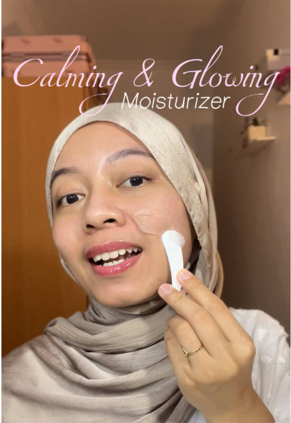 Pas pake berasa banget cooling sensationnya, jd calming banget buat kulit aku🥹🫶🏻  #WardahCicaComplex #WardahPanthenolCeramide #WardahGelMoisturizer #MoisturizerWardah #WardahSkincare @Wardah Beauty Official 