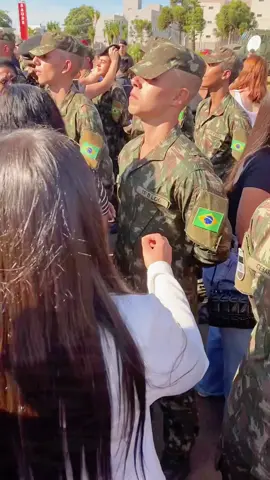 soldier come back home surprised#cominghome #comebackhome #soldierscominghome #cominghomesoldier #surprisesurprise #army #returns #navylife #usaarmymilitary #usa #fyp #tiktok 