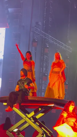 Still such a pinch me moment that I got to dance on stage with @Shivaeya with one of my best friends @Manisha Dagore ! Just 10 months ago I attended her workshop to this song and here we are on stage together! Such a dream come true and memories that will be cherished for life time 🥰  Thank you so much to you girl for this incredible experience!  #fyp #diljitdosanjh #auratour #trending #punjabi  