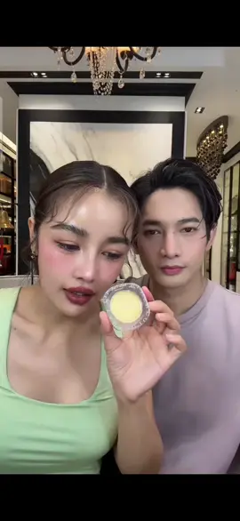 🔥 #บลัชเดียวทองคำ เนื้อนุ่มลื่น ติดทนยาวนาน 48 ชม. 😍✨ KATHY AMREZ GOLDEN HYA TINTED BLUSH  บลัชทองคำเปลี่ยนสีตามค่า PH  อมชมพู หน้าฉ่ำโกลว์ ดูสุขภาพดี ✔️เนื้อครีมนุ่มลื่น เกลี่ยง่ายไม่เป็นคราบ ✔️หน้าฉ่ำโกลว์ สีสวย ติดทน กันน้ำ กันเหงื่อ ✔️ตลับเดียวทาได้ทั้ง แก้ม ตา ปาก  ✔️มีสารกันแดด ปกป้องผิวจาก UVA/UVB  ✔️กระชับรูขุมขน คุมความมัน ลดการเกิดสิว ✔️เติมเต็มความชุ่มชื้น บำรุงผิวให้เรียบเนียน ✔️อ่อนโยน ผิวแพ้ง่ายใช้ได้ จ่ายเพียง 199.- ( ราคาปกติ 589.- )