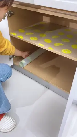 Tấm thảm chống thấm nước và dầu này hoàn hảo để đặt trong tủ và ngăn kéo để ngăn ngừa ẩm ướt và hư hỏng do dầu mỡ. Nó cũng có thể được sử dụng để ngăn bụi bẩn bám vào tủ giày của bạn!