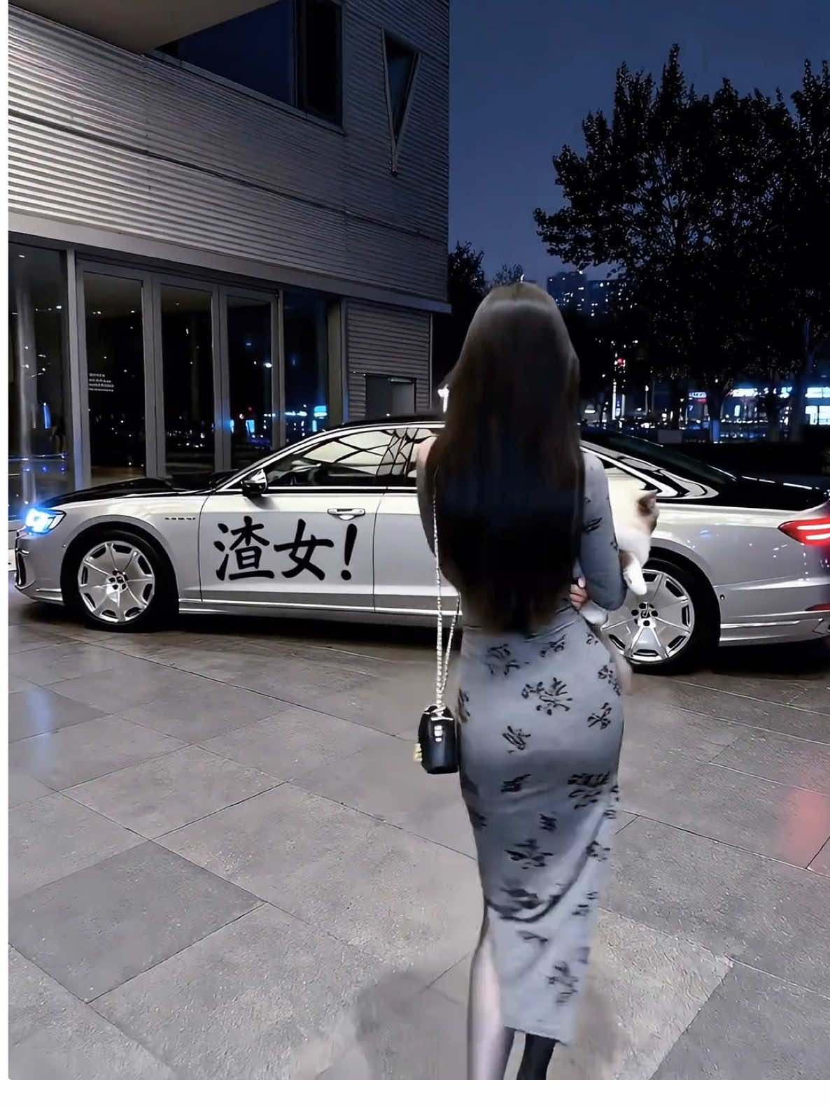 Trong mười năm, Huo Xi vẫn là một ẩn số; một ngày nọ, cô được biết đến như một kẻ khốn nạn. #HuoXi