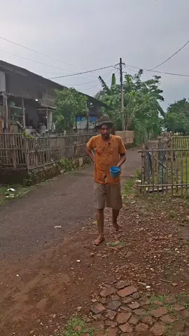 kasihan banget pengemis ini