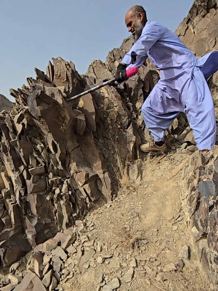 Mining in Mountains 😱 #stonemining #foryoupage #stoneman #respectlabor #minerlife 