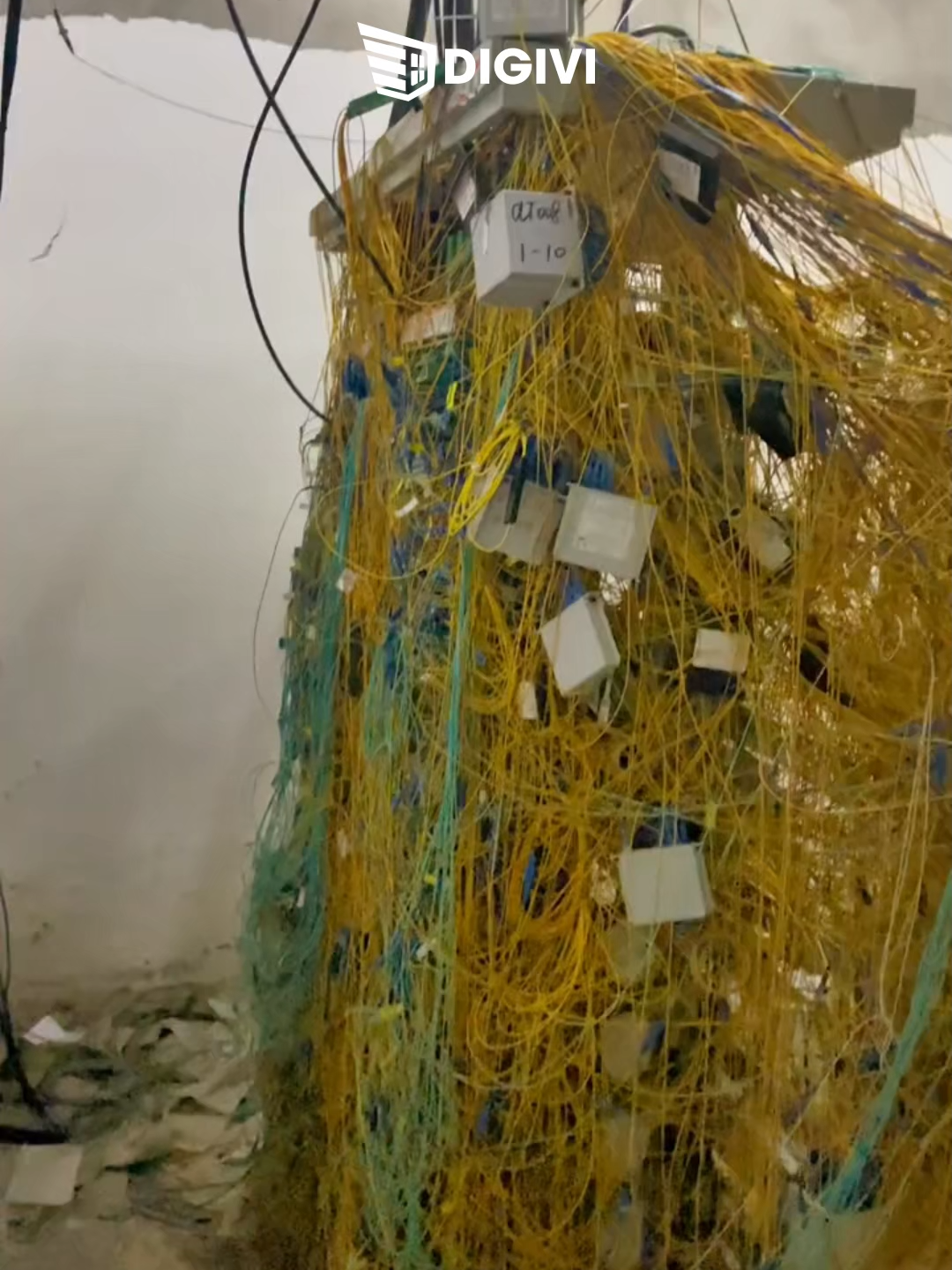 Sếp bảo dọn đống dây này cho gọn lại giờ sao anh em ? 😰 #viral #fyp #thicongdiennhe #rackserver #LAN #cablemanagement #networking #cable