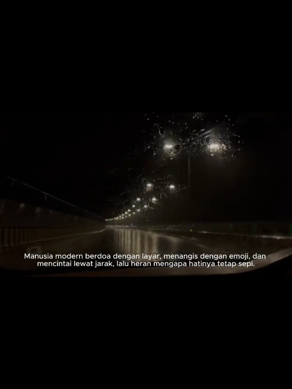 Manusia modern berdoa di depan layar, menangis dengan emoji, dan mencintai lewat jarak. Kita hidup di dunia yang terhubung tanpa sentuhan, ramai tanpa suara, dan perlahan, kehilangan makna dari kata “hadir.” Mungkin sepi bukan karena sendiri, tapi karena kita sudah terlalu digital untuk benar-benar merasa. #existentialcrisis #blackandwhite #berandatiktok #fypシ゚ 