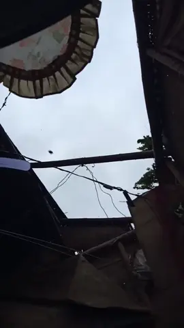 When Typhoon Tino hits Cebu and everyone panicked and struggled, this video still managed to make me laugh! Sometimes a little humor helps us get through the storm😂 #TyphoonTino #StaySafe #LaughterIsTheBestMedicine #creatorsearchinsights2025 #fypage 