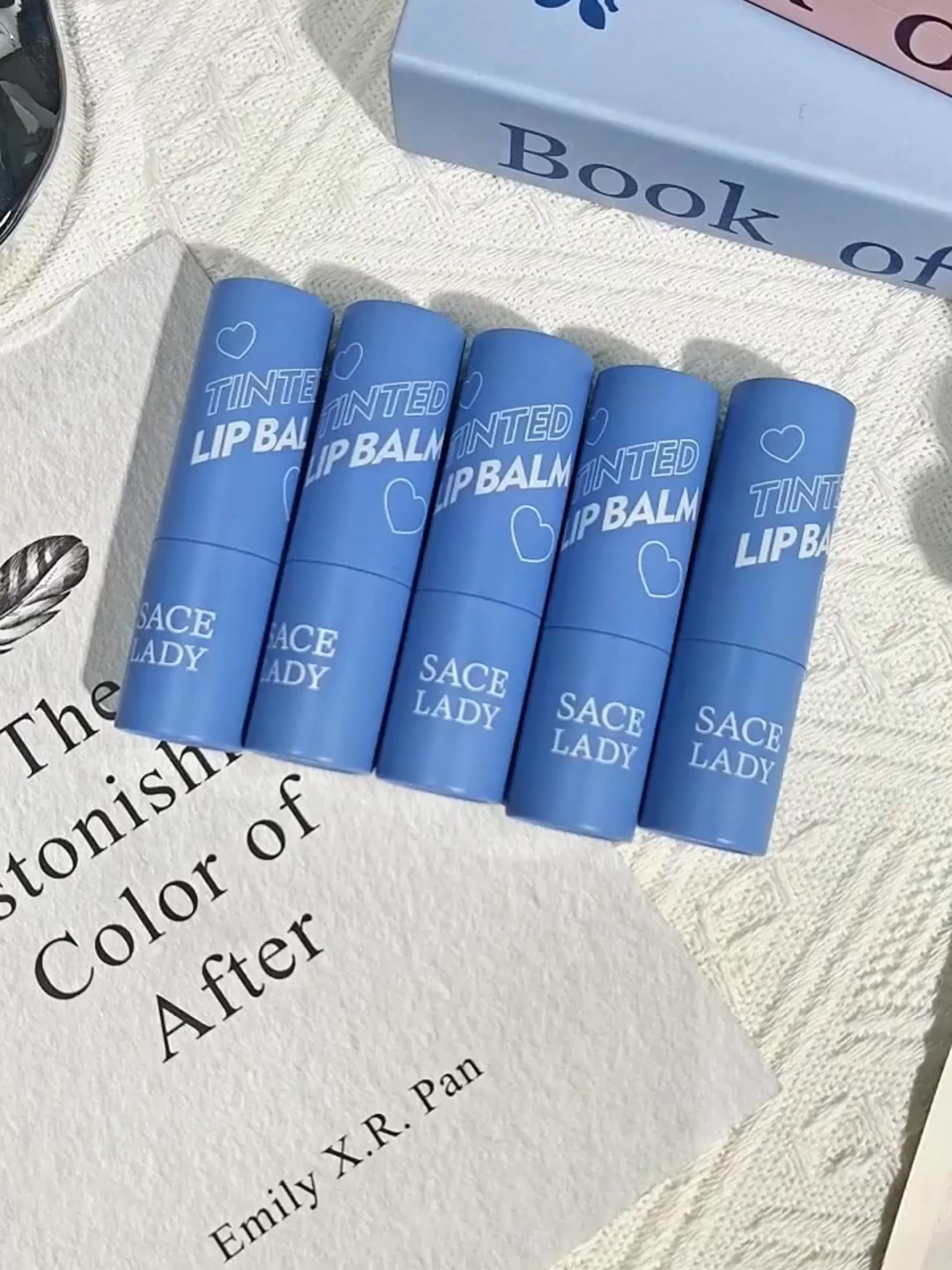 It makes your lips feel so hydrated — like they’re filled with water 💧  #saceladylipbalm #magiccolorchanginglipstick #lipsticktrend #sacelady
