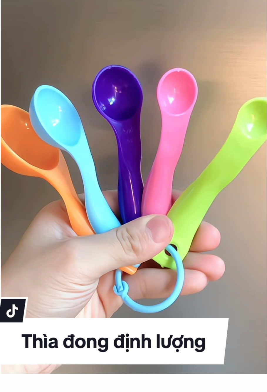 Làm đồ ăn dặm mà cứ lo ước chừng dầu mỡ, gia vị cho con – mẹ thử dùng bộ thìa đong này xem, nhỏ mà tiện cực! 💛#fyp #thiadongdinhluong #dungcuandam #dodungandamchobe #mebimsua 