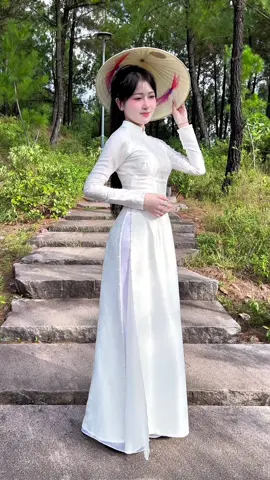 Có ai thích mặc áo dài trắng không ạ?😛#xuhuongtiktok #trending #phongcanhthiennhien #cophucTrungViet #aodaivietnam 