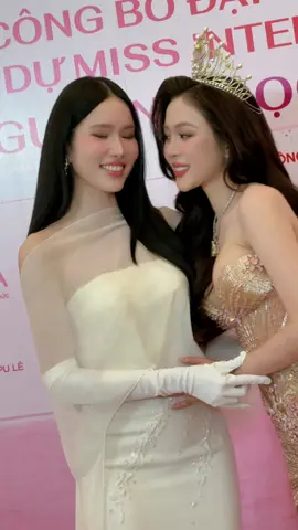 Cảm ơn các chị em đã đến với em trong ngày quan trọng hôm nayy #NguyenNgocKieuDuy #MissInternationalVietnam #HoahauQuocgiaVietNam #SenVang 