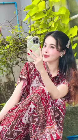 ♥️♥️ကော်လံdesignလေးပုံမှန်နဲ့မတူပဲကွဲပြားအောင်ထုတ်ထားပေးပါတယ်လည်ပင်းတိုပီးကော်လံနဲ့မလှဘူးလို့ခံစားနေရတဲ့သူတွေပါဝတ်လို့လှပါတယ်#ထည်ဝါလွန်း #အင်ဒိုချည်စစ်စစ် #လက်လီလက်ကားဝယ်ယူနိုင်ပါတယ်ရှင့် #ကိုယ်ပိုင်စက်ရုံဖြင့်ထုတ်လုပ်သည် #foryoupage❤️❤️ 