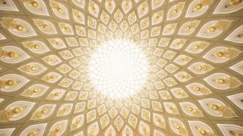 Chốn bình yên giữa nhân gian - Phổ Đà Sơn Quan Âm Pháp Giới “Một kiến trúc Phật giáo tráng lệ và tôn nghiêm, nơi mang đến sự bình an cho tâm hồn.” #phổđàsơn  #QuanÂmPhápGiới  #phậtgiáo #tâmlinh  #dulịchtrungquốc  