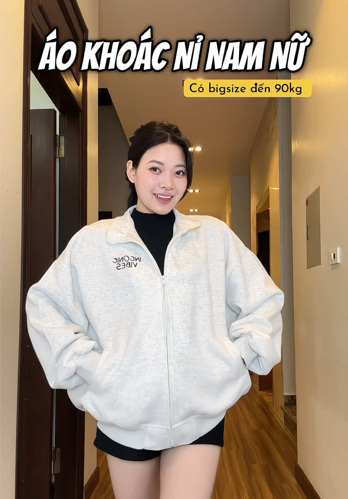 Sao em mê mấy áo form nó như thế này lắm í, mặc nó thoải mái mà nhìn trẻ, khoẻ, năng động ấyyy. Áo này đúng ưngg  #lammecungthuy #aokhoacni #aokhoacnu #aokhoacboxy #aokhoacbigsize 