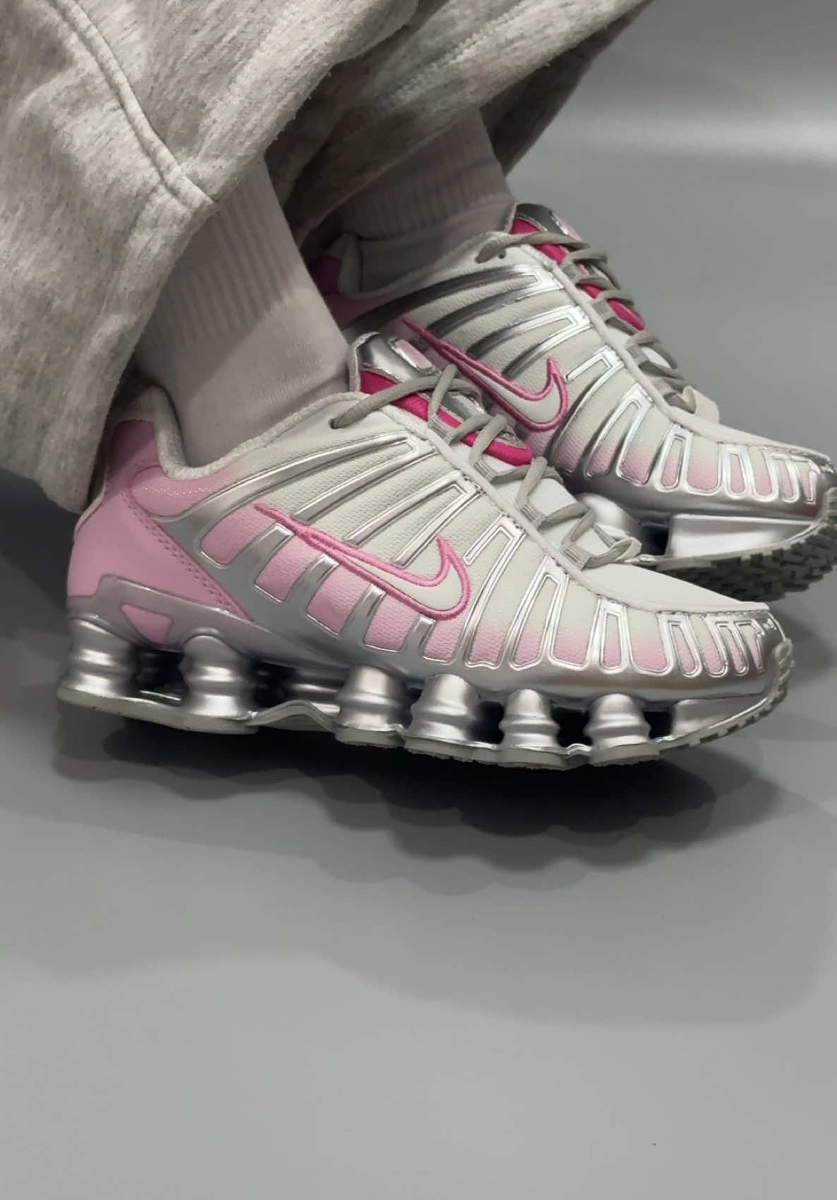 PA-TAG KAY DADDY KO😜 #shox #shoxtl #pink #nike #fyppppppppppppppppppppppp #pov #trend #sneakers #outfit 